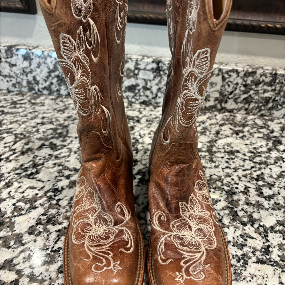 Shyanne Brown Boots with White Embroidery